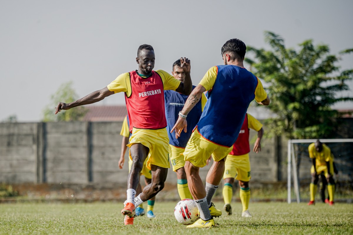 Pemain Persebaya menjalani latihan di Lapangan Pusaka, Surabaya, Sabtu 5 September 2020. (Foto: Official Persebaya)