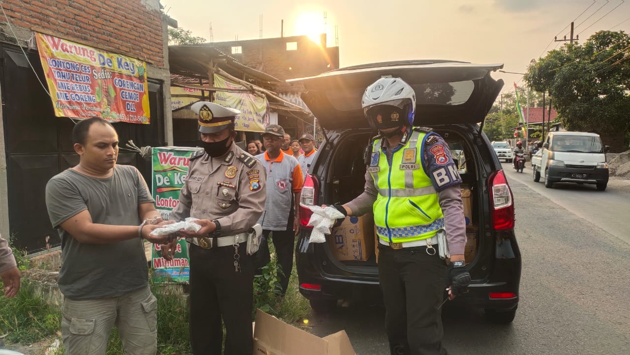 Satlantas Polres Kediri gagalkan peredaran ratusan ribu pil dobel L yang disimpan di mobil pribadi (Foto: Istimewa)