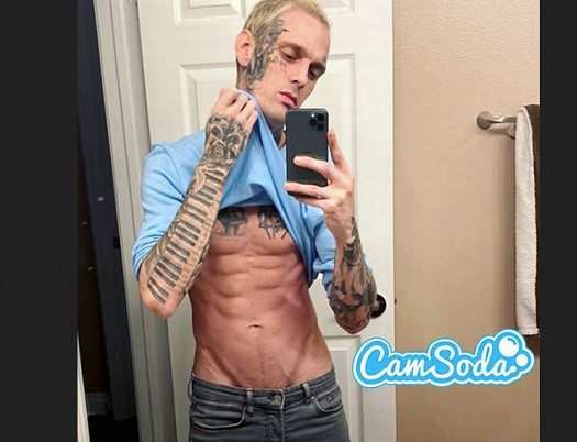 Salah satu adegan film porno yang dibintangi Aaron Carter. (Foto: Twitter) 