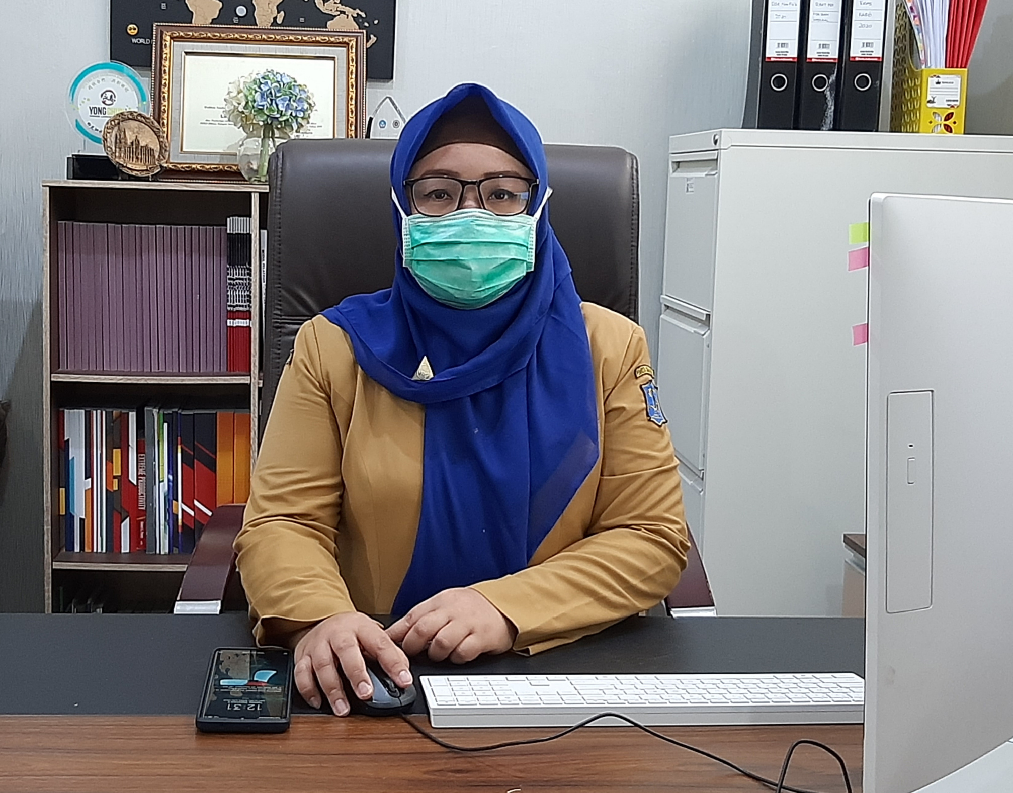 Kepala Bidang Pendidikan Anak Usia Dini Dispendik Surabaya, Thussy Apriliyandari, ketika ditemui di ruangannya. (Foto: Pita Sari/Ngopibareng.id)