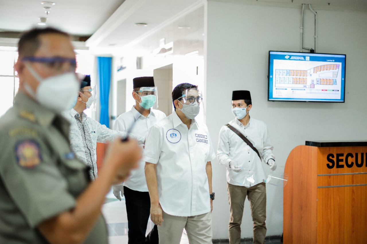 Machfud Arifin-Mujiaman mengikuti swab tes di Graha Amerta RSUD Dr Soetomo, Surabaya, Senin 7 September 2020. (Foto: Istimewa)