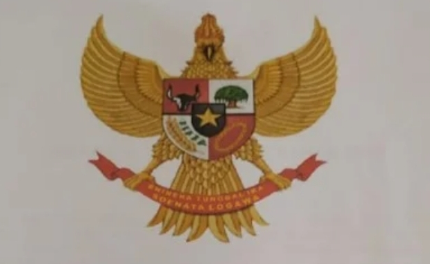 Lambang Negara Pancasila diubah posisi kepala burung garuda menghadap depan dan pakai mahkota. (Foto: Paguyuban Tunggal Rahayu)