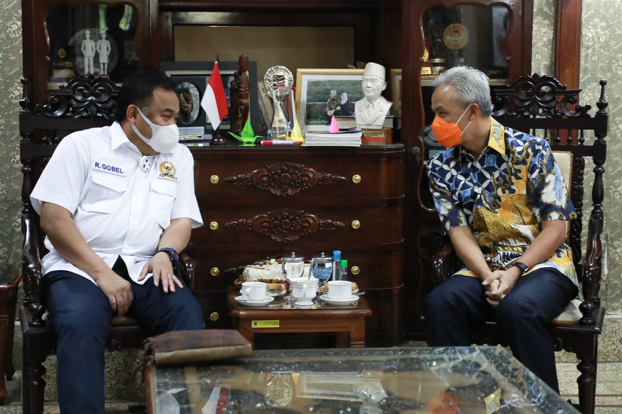 Ganjar Pranowo bersama Rachmat Gobel. (Foto: Ist/Ngopibareng.id)