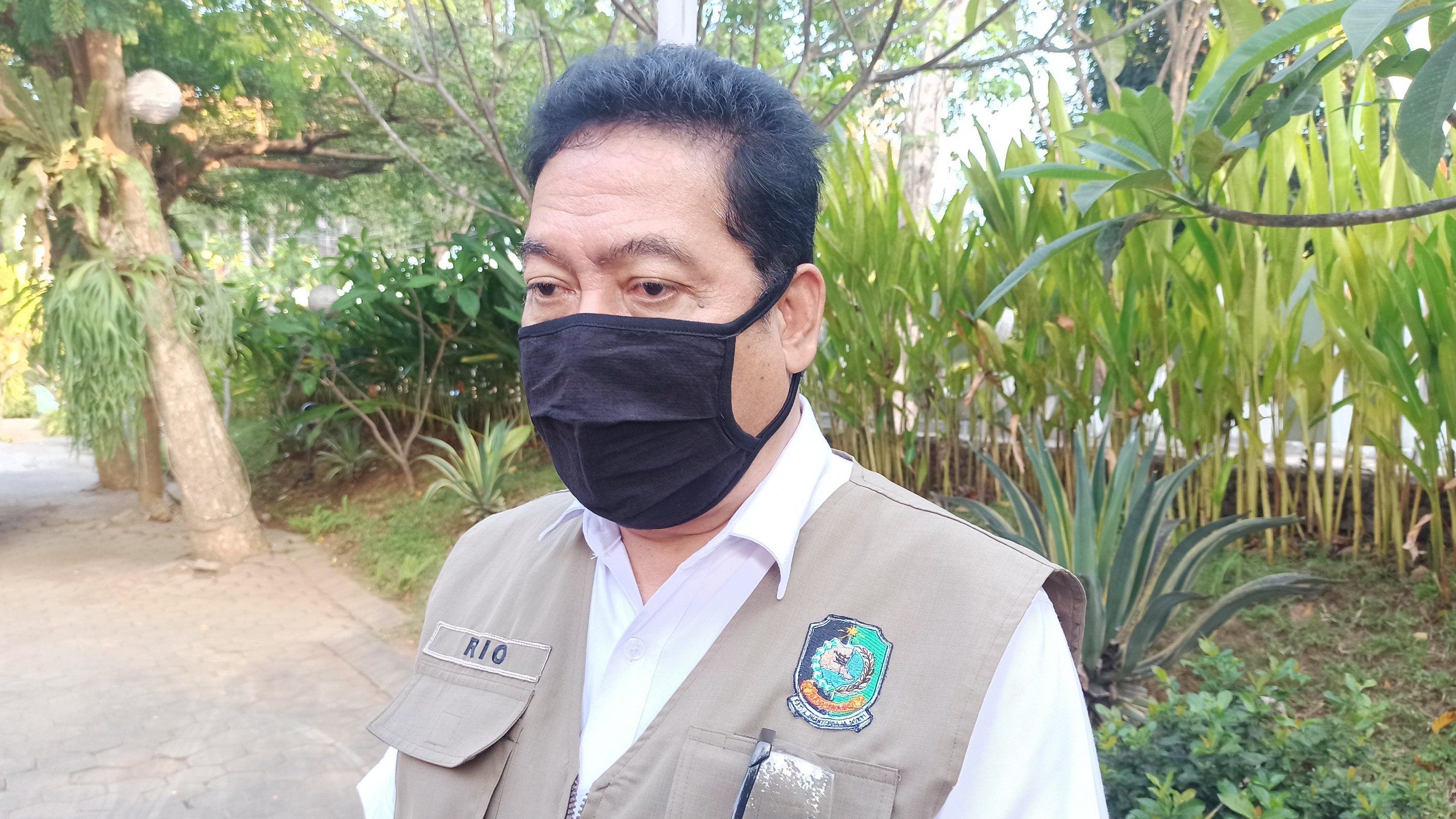 Juru Bicara Gugus Tugas Percepatan Penanganan Covid-19 Banyuwangi dr Widji Lestariono saat memberikan keterangan. (Foto: Muh Hujaini/Ngopibareng.id)