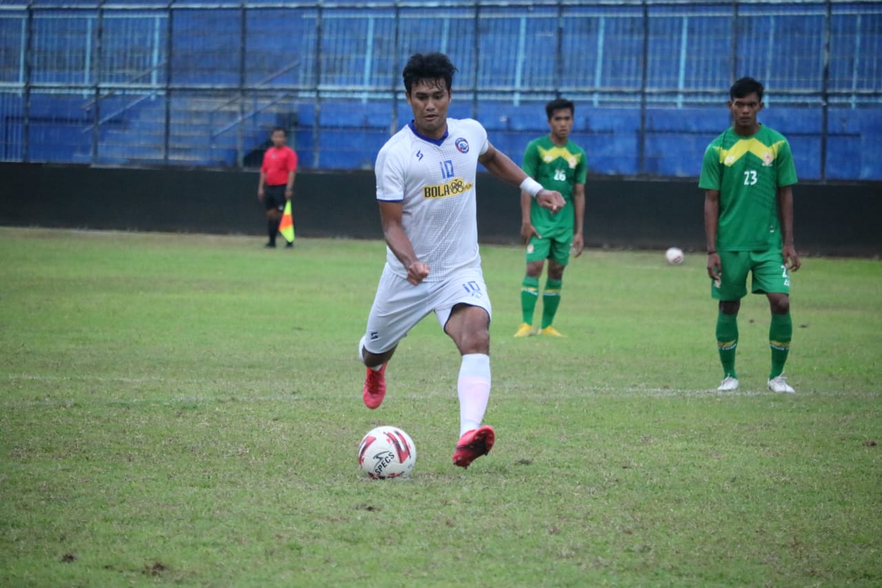 Gelandang Arema FC, Muhammad Rafli saat menjalani laga uji coba (Foto: Istimewa)