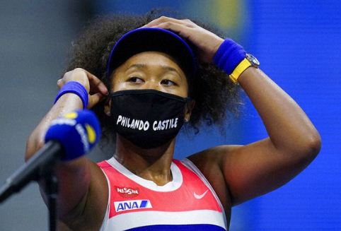 Petenis Naomi Osaka menggunakan masker dalam pertandingan US Open. (Foto:Mainichi.jp)