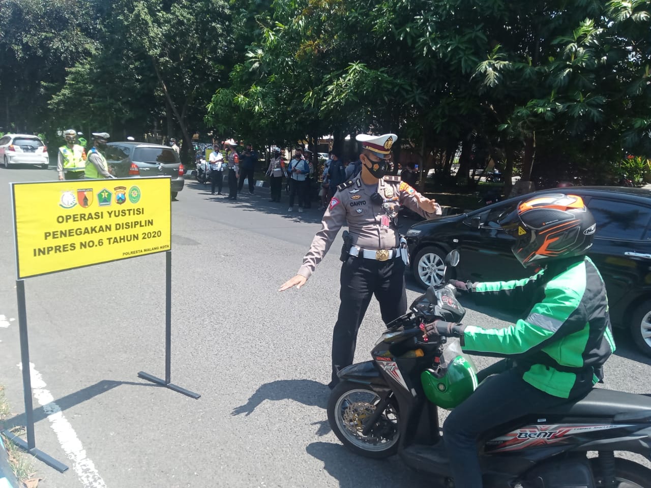 Operasi Yustisi pendisplinan masker di Kota Malang yang dimulai hari ini, 14 September 2020. Operasi Yustisi yang digelar hari ini disertai denda bagi yang melanggar.  (Foto: Lalu Theo/Ngopibareng.id)