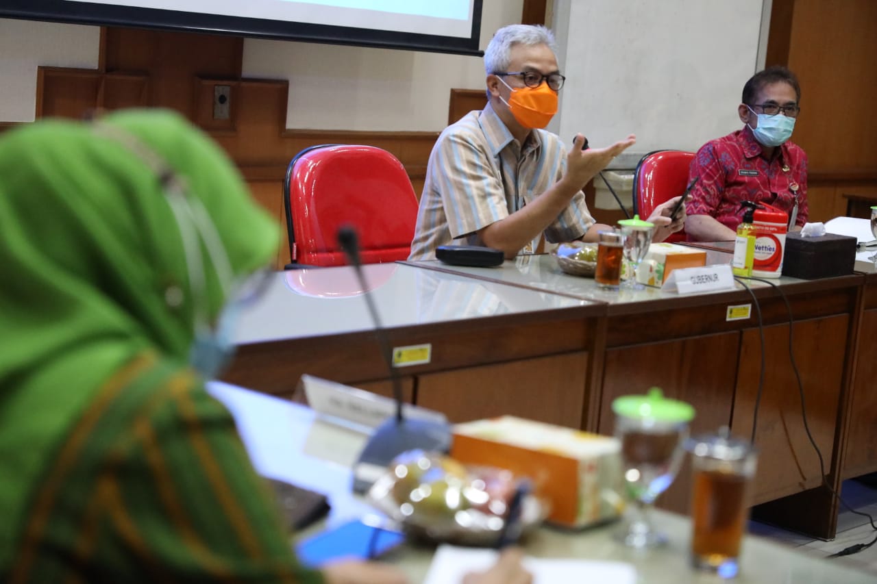 Gubernur Ganjar Pranowo saat memimpin rapat pengendalian Covid-19. (Foto: Ist/Ngopibareng.id)