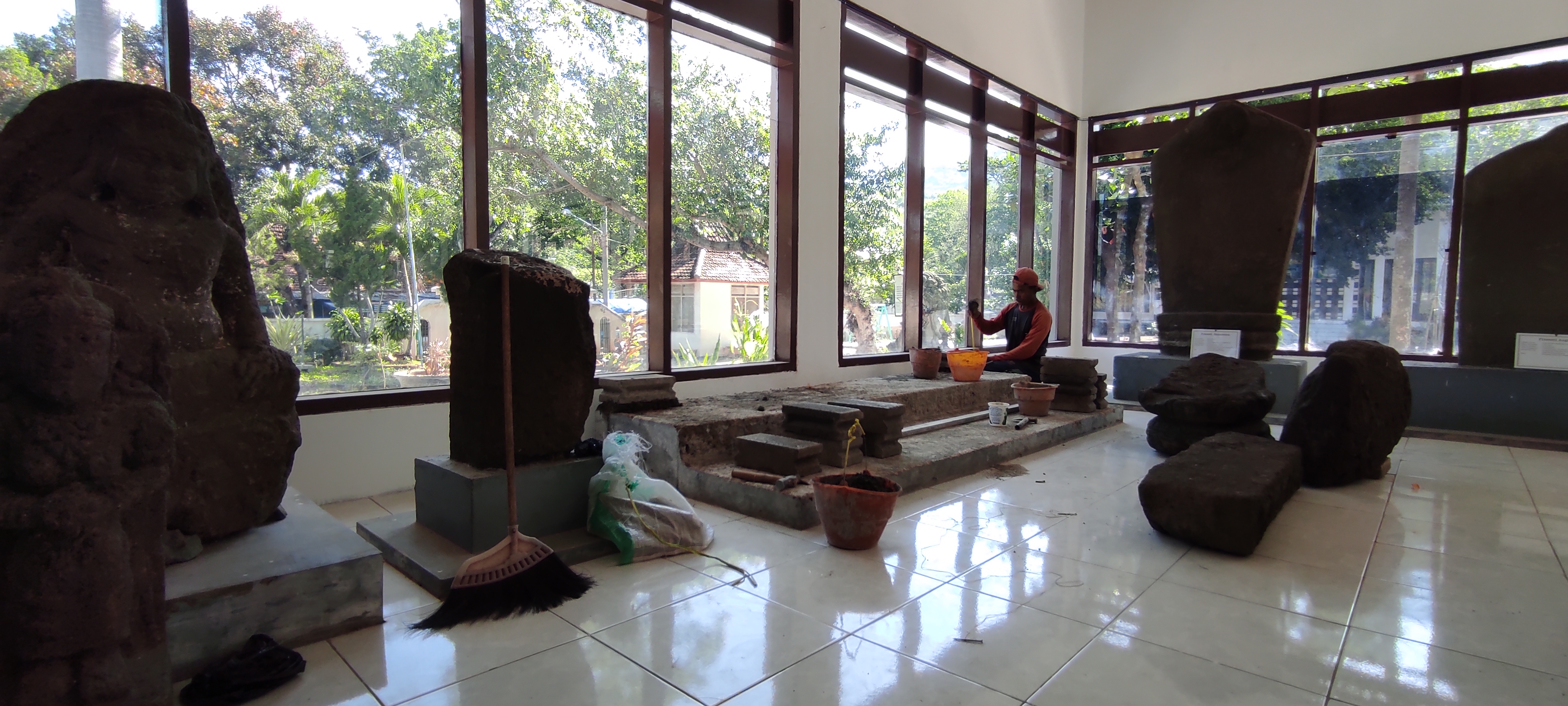 Kondisi di dalam Museum Airlangga (Fendi/ngopibareng.id)