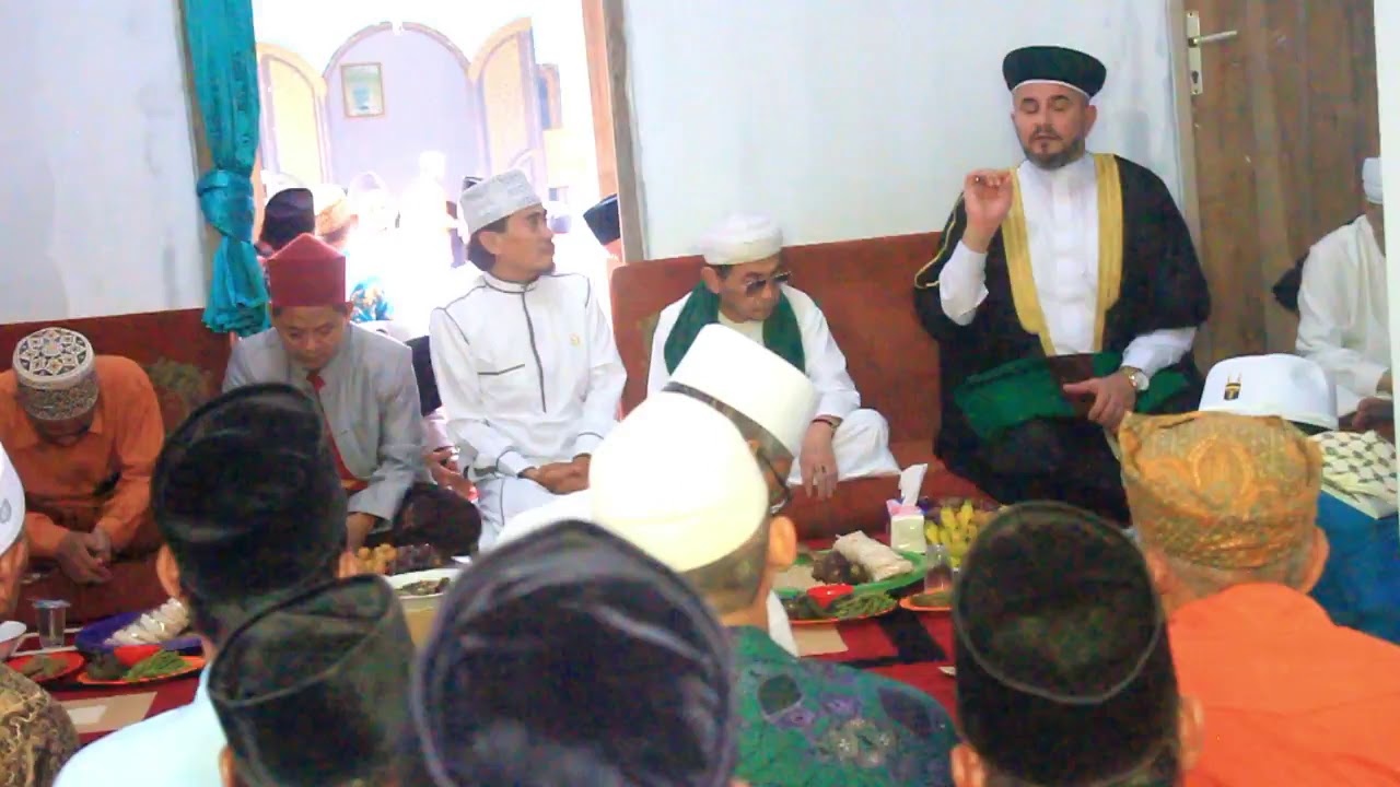 Ulama di kalangan pesantren sedang berdakwah. (Foto: Istiemwa)