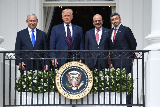 Presiden Amerika Serikat (AS) Donald Trump dan PM Israel Benjamin Netanyahu bersama diplomat Teluk Arab. (Foto: usa-today)