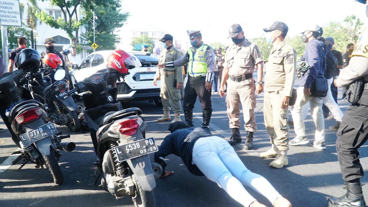 Foto dokumentasi operasi yustisi yang digelar oleh Polrestabes Surabaya. (Foto: Istimewa)