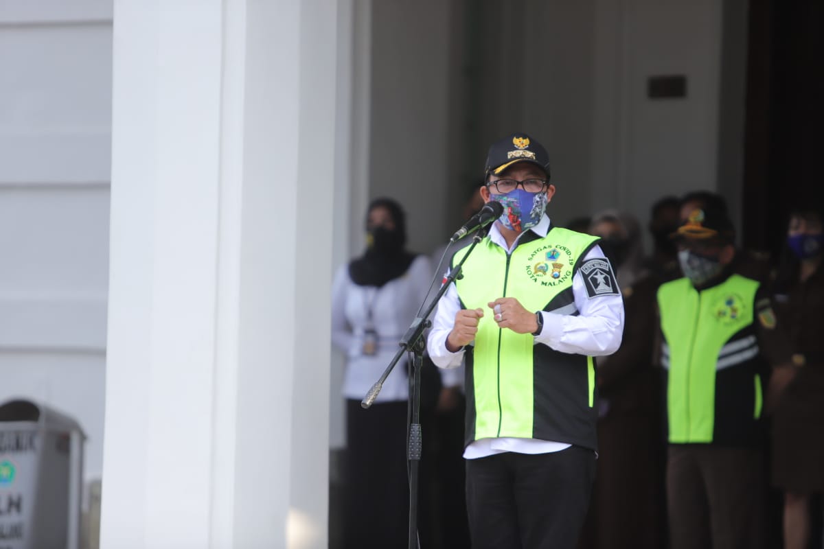 Walikota Malang, Sutiaji saat berada di Halaman Balai Kota (Foto: istimewa)