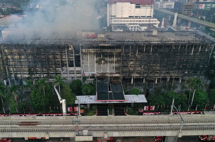 Kejaksaan Agung (Kejagung) terbakar. (Foto: Ant)