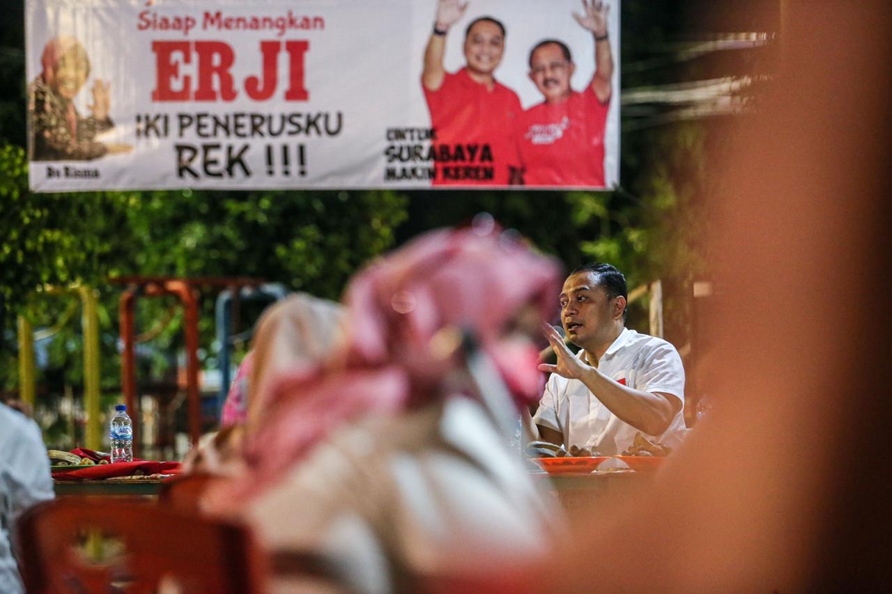 Eri Cahyadi ketika datang ke wilayah Tandes. (foto: Tim EC-AR/ngopibareng.id)