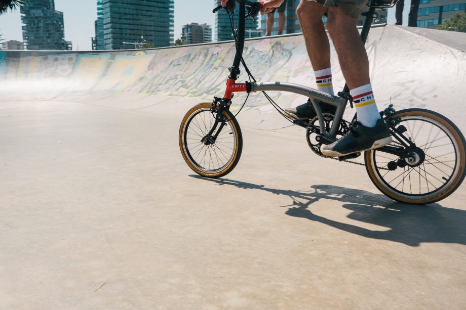 Frame utama Brompton x CHPT3 2020 berwarna abu-abu dengan nama lunar grey. (Foto; Istimewa)