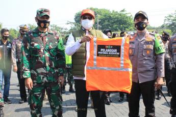 Bupati Pasuruan launching Tim Covid Hunter di Mapolres Pasuuan. (Foto: Dok Humas)