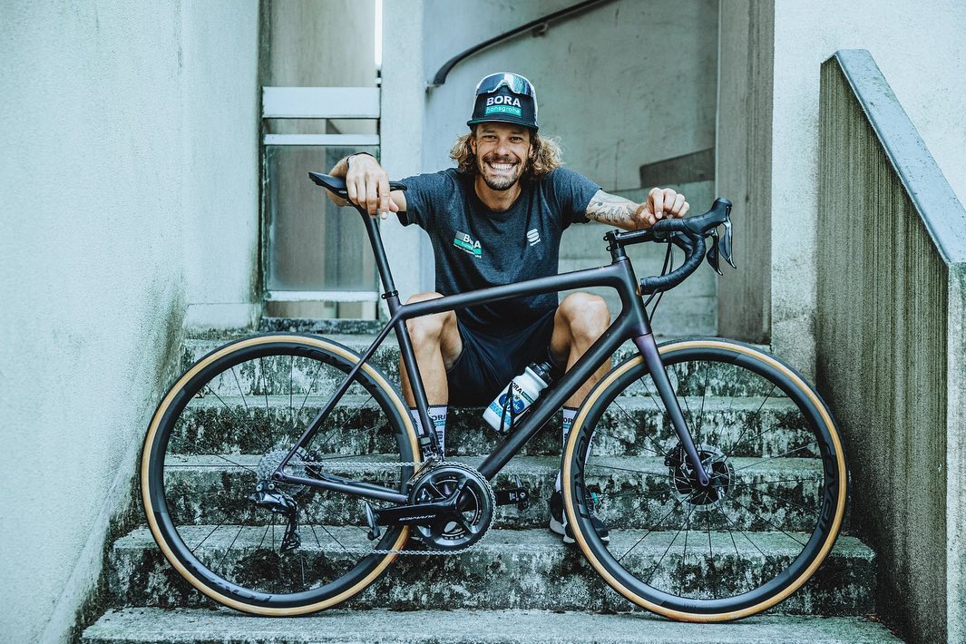 Daniel Oss dengan sepeda Specialized baru. (Foto: Istimewa)