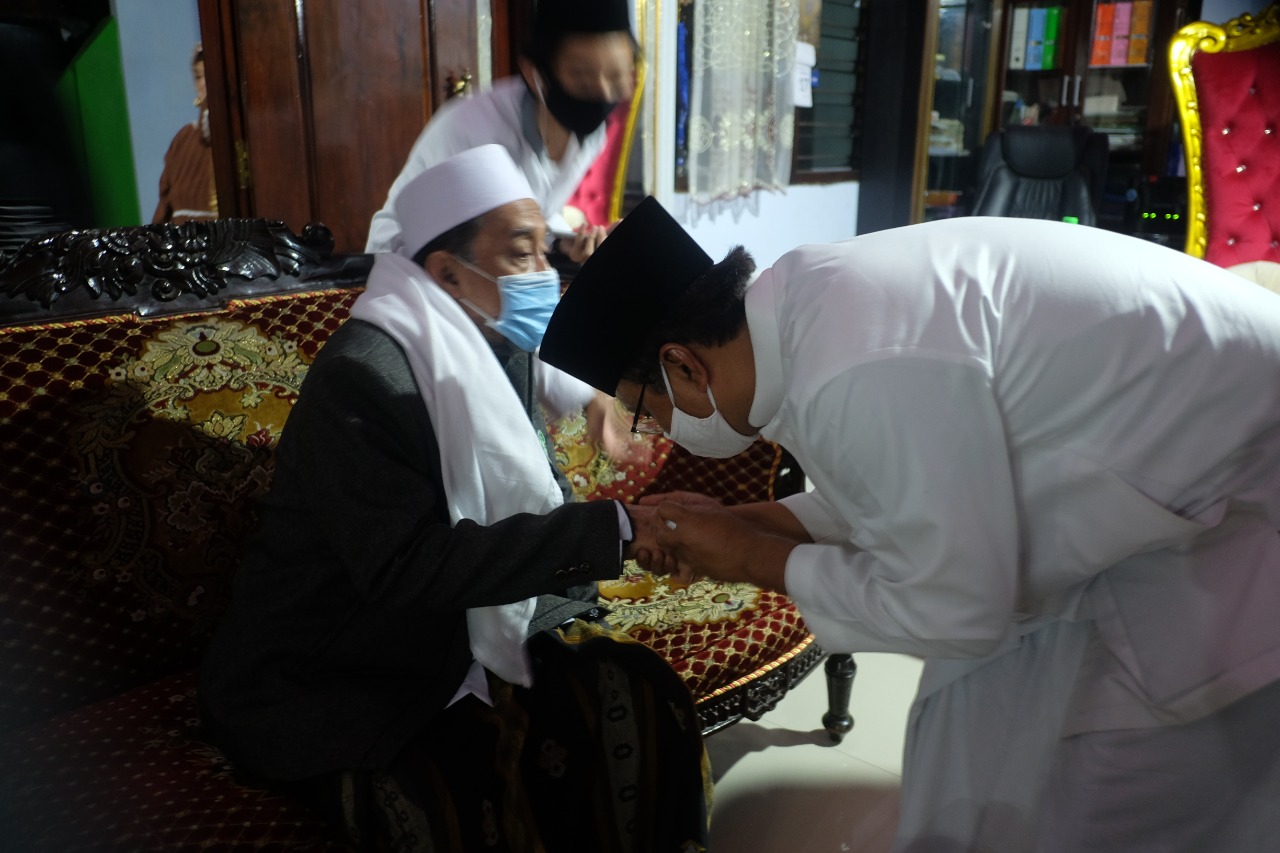 Calon Walikota Pasuruan Saifullah Yusuf bersama para ulama Kota Pasuruan. (Foto: Ngopibareng.id)