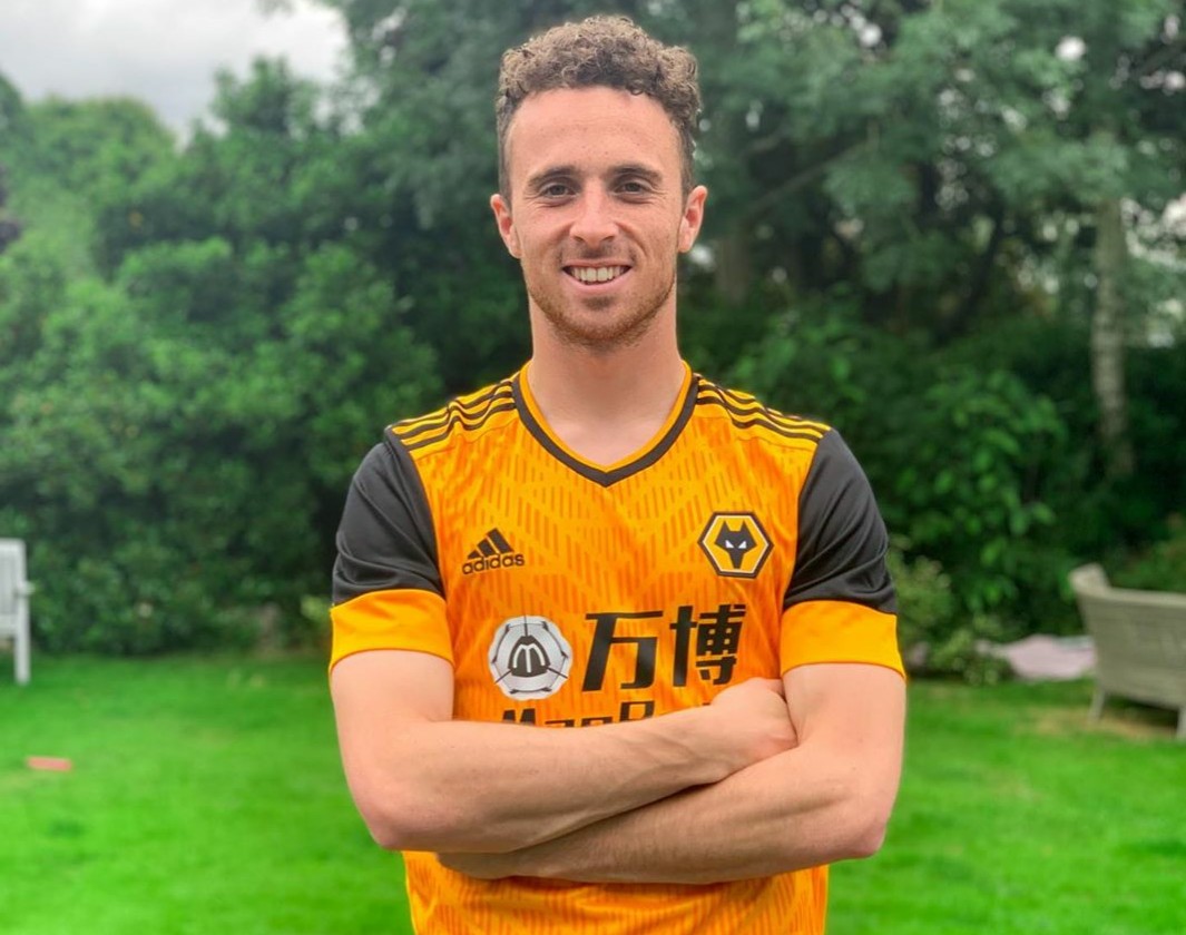 Diogo Jota dengan jersey The Wolves. (Instagram) 