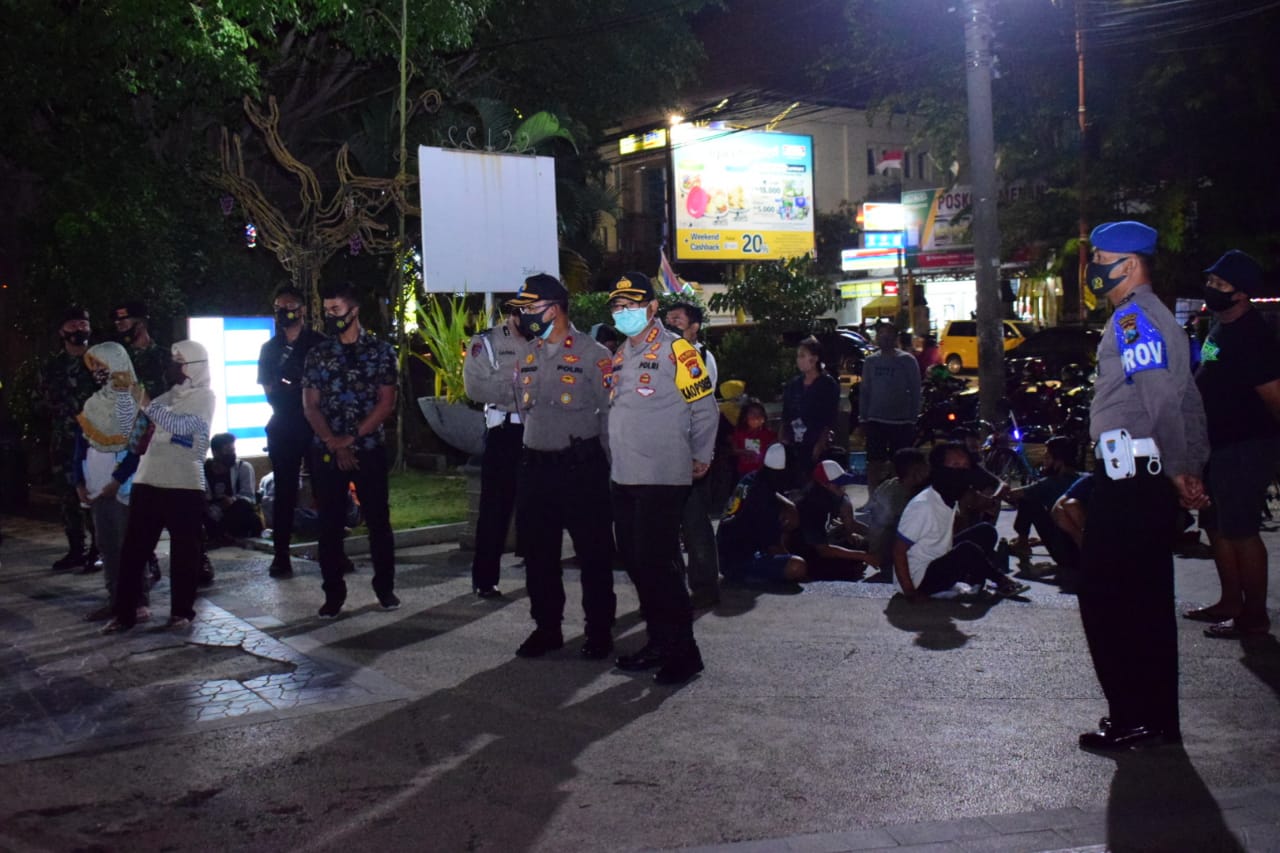 Kapolresta Sidoarjo Kombes Pol Sumardji saat memimpin operasi yustisi protokol kesehatan. (Foto: Istimewa).