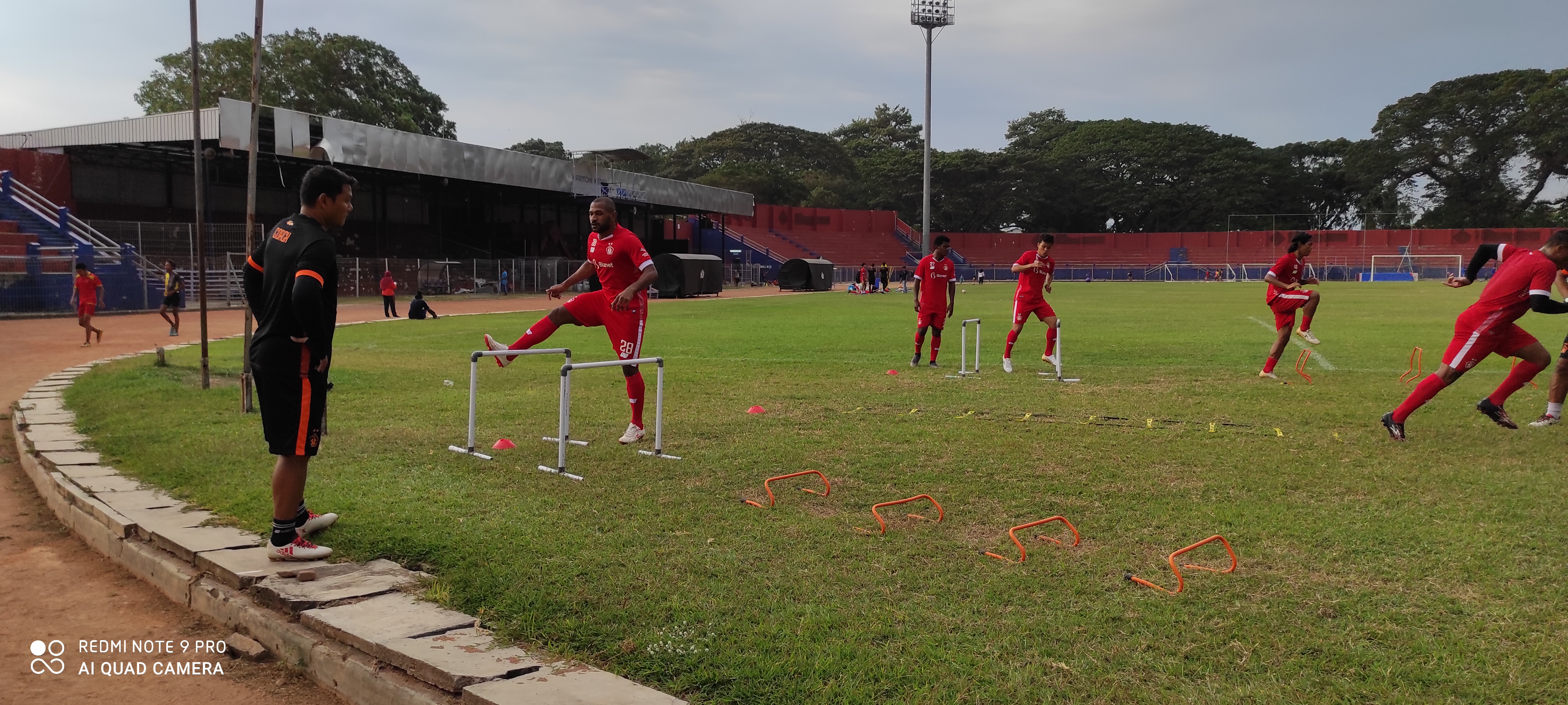 Andri Ibo mulai ikuti latihan bersama pemain persik lainnya di Lapangan Stadion Brawijaya, Kediri. (Foto: Fendi/Ngopibareng.id)