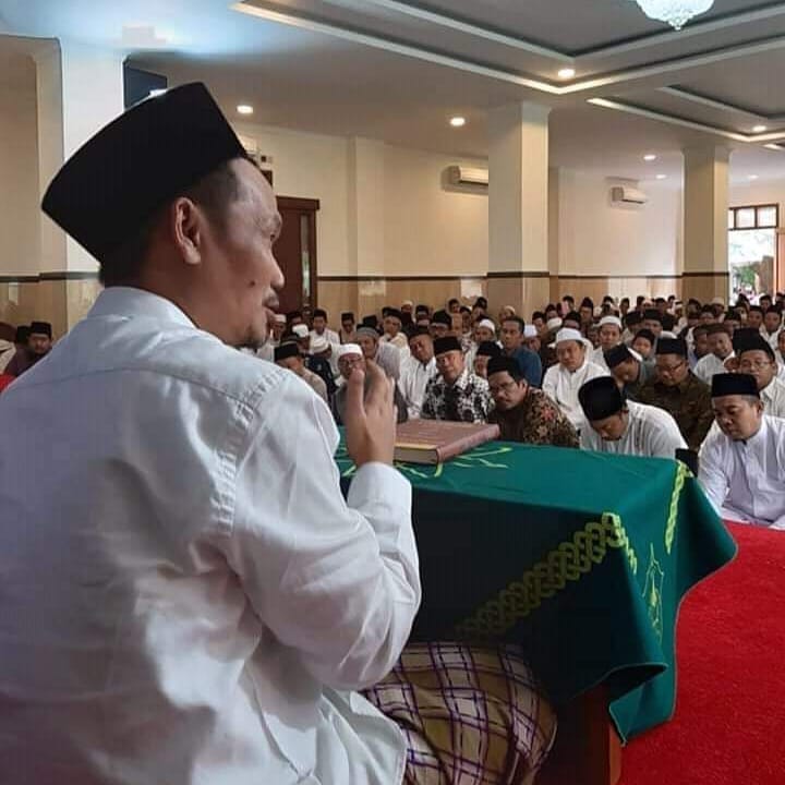 Gus Baha ketika menyampaikan pesan-pesan Islam, tentang tafsir Al-Quran. (Foto: Istimewa)