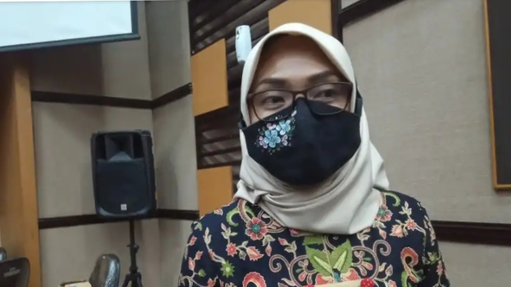 Ketua KPUD Kabupaten Malang, Anis Suhartini ketika berada di Gedung DPRD Kabupaten Malang beberapa waktu lalu. (Foto: Lalu Theo/Ngopibareng.id)