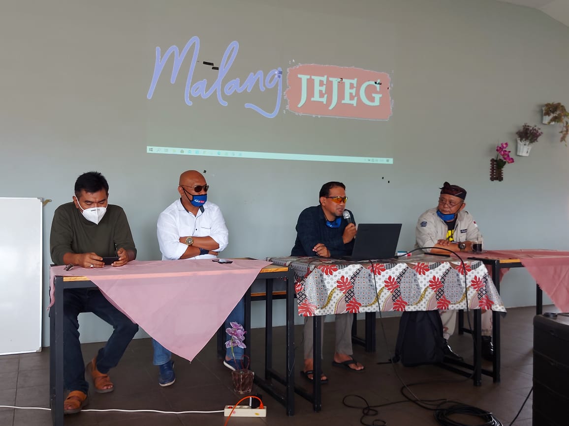 Bacabup Independen Malang, Heri Cahyono (baju hitam) saat konferensi pers, terkait kabar dirinya terpapar Covid-19. (Foto: Istimewa)