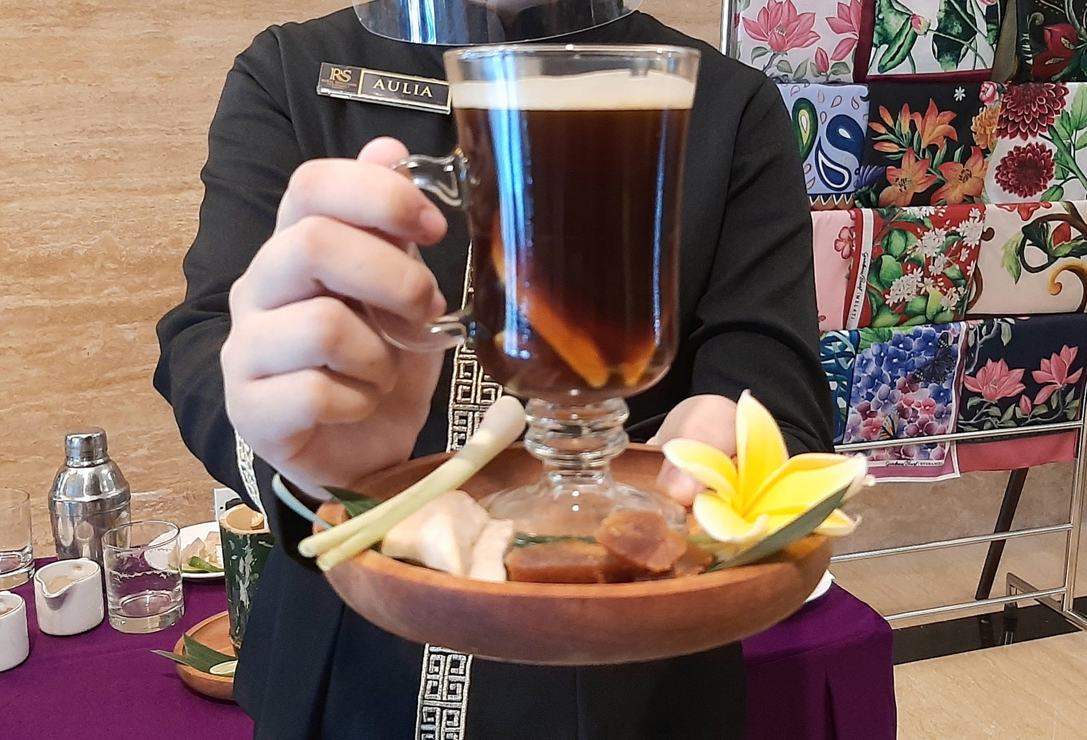 Kopi jahe bisa menghangatkan tubuh. (Foto: Pita Sari/Ngopibareng.id)