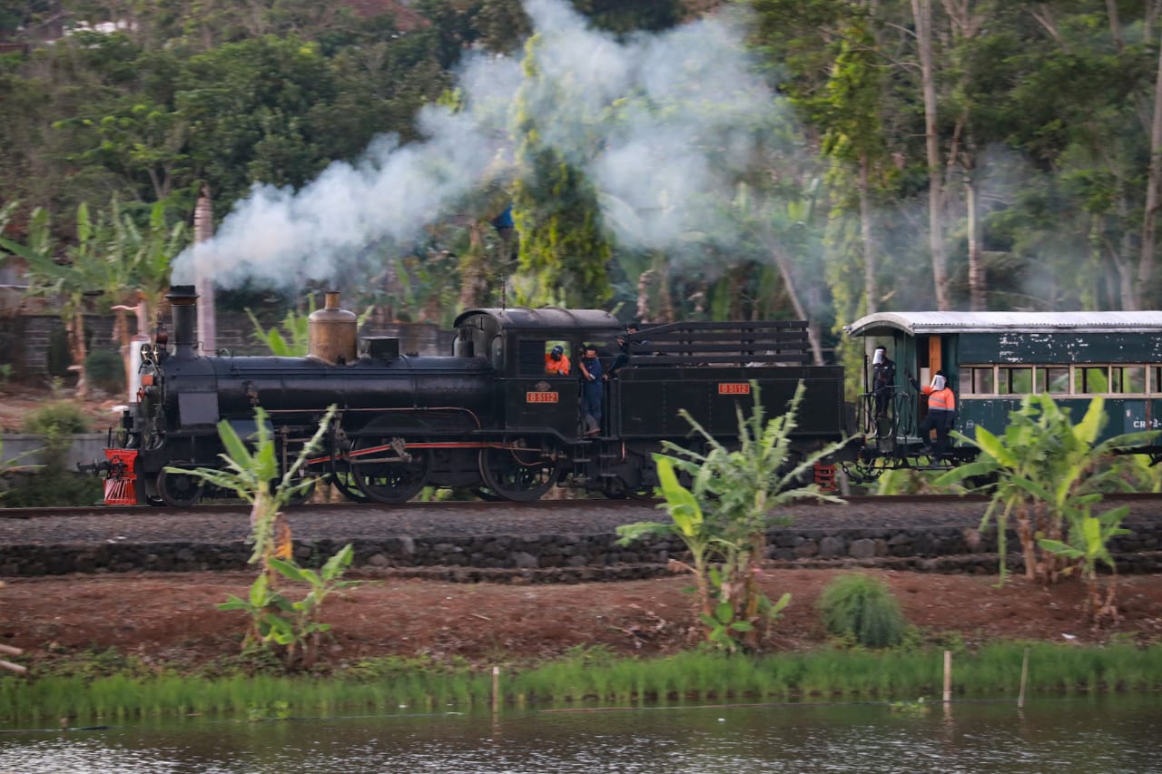 Kereta Uap yang ditumpangi Ganjar Pranowo. (Foto: Ist/Ngopibareng.id)