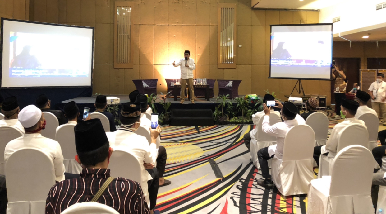 Machfud Arifin, saat bersilahturahmi dengan para kyai kampung, di Hotel Mercure, Surabaya, Sabtu 26 September 2020. (Foto: Andhi Dwi/Ngopibareng.id)