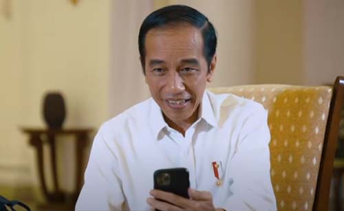 Presiden Jokowi saat berbincang dr. Faisal Rizal Matondang, Sp.P, Minggu, 27 September 2020.. (Foto: YouTube) 