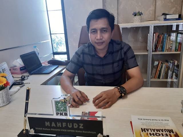 Wakil Ketua Fraksi PKB DPRD Kota Surabaya, Mahfudz, meminta P-APBD 2020 dihentikan sementara sebelum ada audit dari BPK. (Foto: Alief Sambogo/Ngopibareng.id)