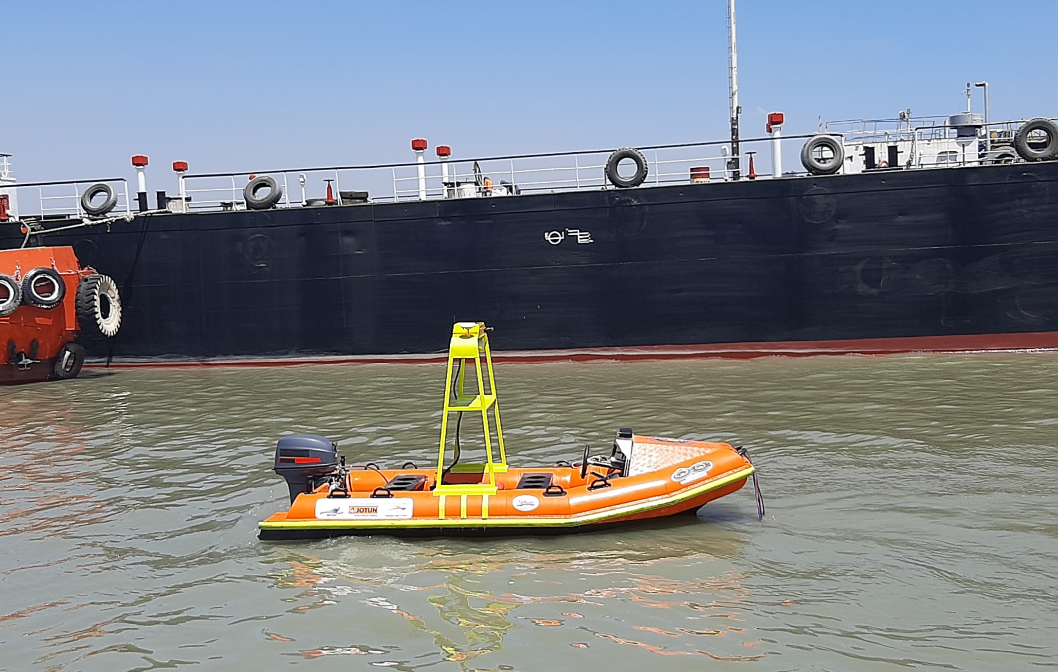 Inovasi i-Boat kapal tanpa awak yang dirancang ITS. (Foto:Pita Sari/Ngopibareng.id)