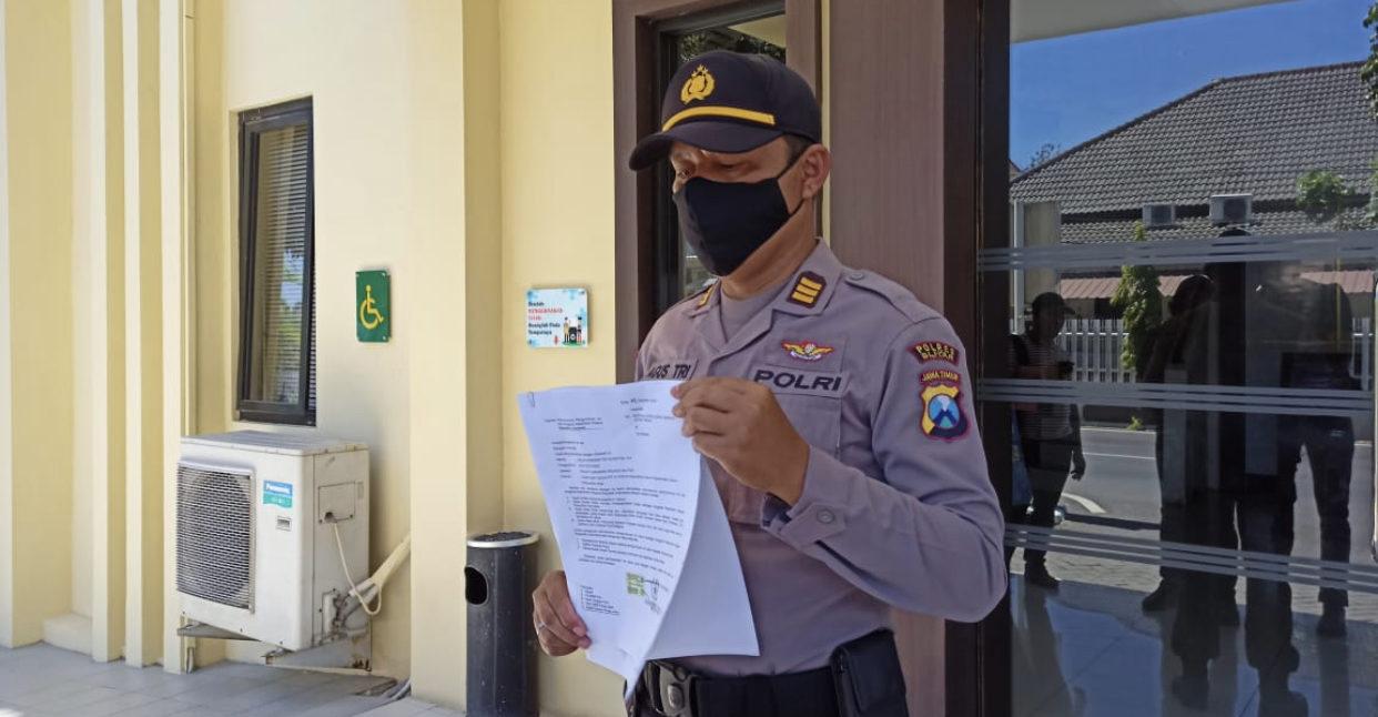 Kasat Sabhara Polres Blitar, AKP Agus Hendro Tri Susetyo, ketika menyerahkan surat pengunduran dirinya di Mapolda Jatim, Kamis, 1 Oktober 2020. (Foto: Istimewa)