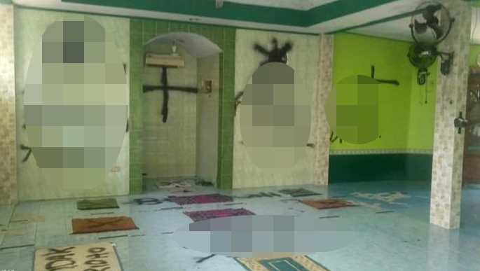 Aksi vandalisme di Musala Darussalam, Perumahan Villa Tangerang Elok, Kelurahan Kuta Jaya, Kecamatan Pasar Kemis, Kabupaten Tangerang, Banten, viral di media sosial pada Selasa 29 September 2020. (Foto: Instagram/Twitter/YouTube)