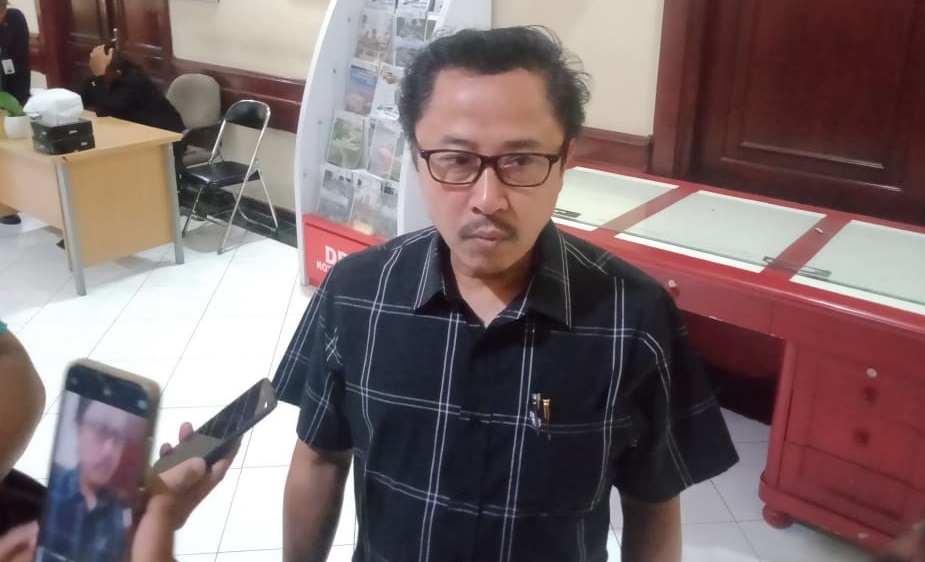 Sekretaris tim pemenangan Eri Cahyadi-Armuji, Baktiono. (Foto: Alif Sambogo/Ngopibareng.id)