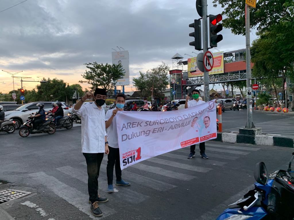 TMP ketika membagikan masker gratis ke pengguna jalan. (Foto: Dok. PDI Perjuangan)