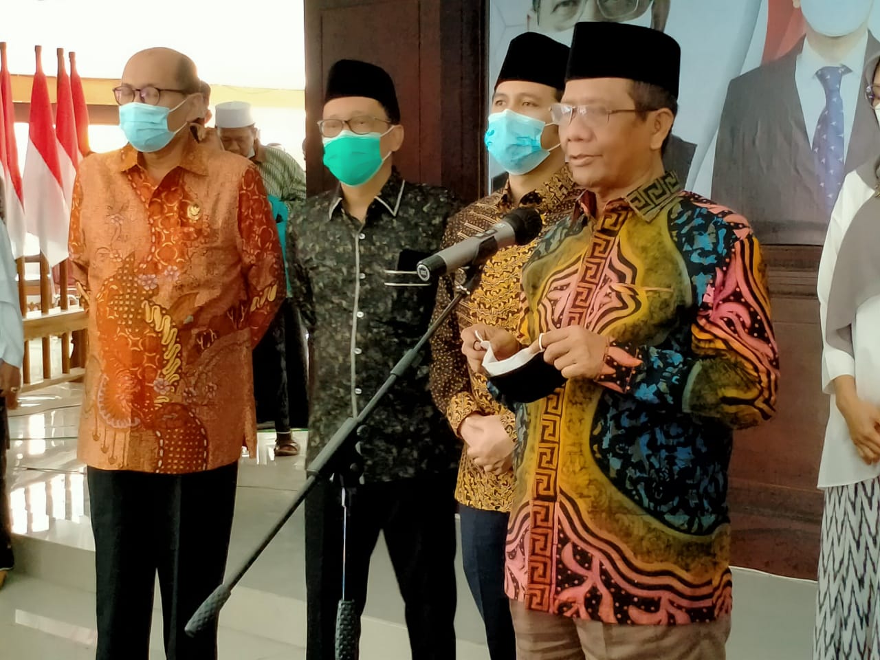 Menko Pulhukam Mahfud MD saat menjadi pembicara Dialog Kebangsaan di Kabupaten Probolinggo, Sabtu 3 Oktober 2020. (Foto: Ikhsan Mahmudi/Ngopibareng.id)