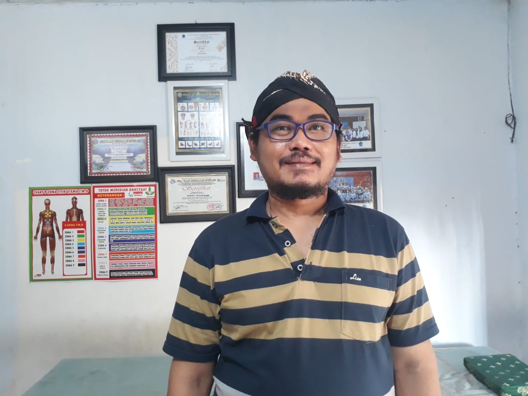 Doni Hendrawan, ahli akupresure di Blitar.