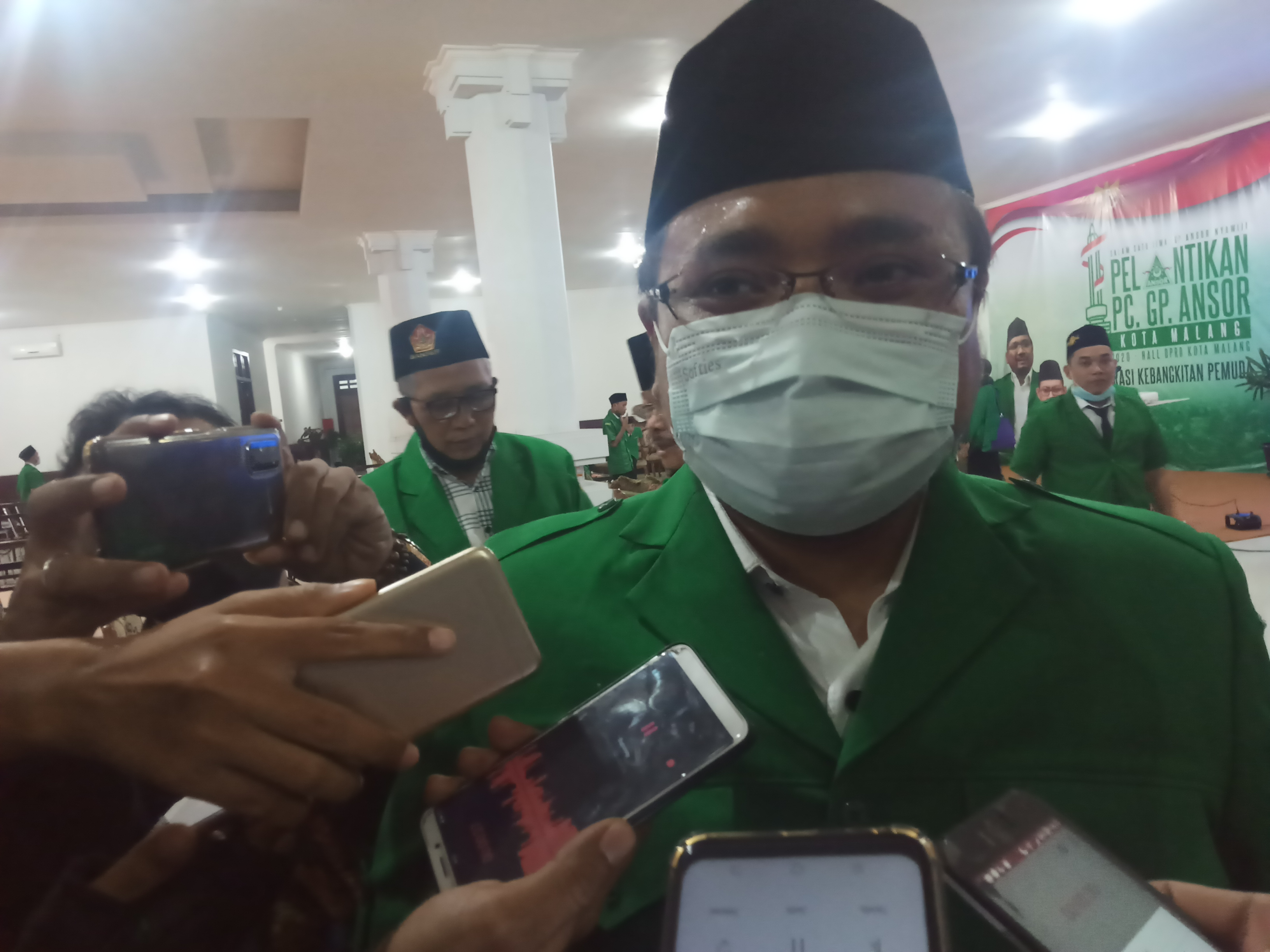 Ketua Umum Gerakan Pemuda (GP) Ansor, Yaqut Cholil Quomas, usai menghadiri Pelantikan Pengurus GP Ansor Kota Malang di Gedung DPRD Kota Malang, Minggu 4 September 2020. (Foto: Lalu Theo/Ngopibareng.id) 