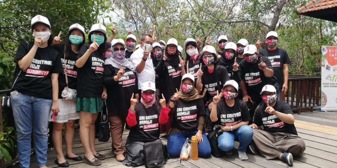 Calon Wakil Walikota Surabaya Armuji, ketika mendapat dukungan dari mantan perbankan di Wisata Mangrove. (Foto: PDI Perjuangan)