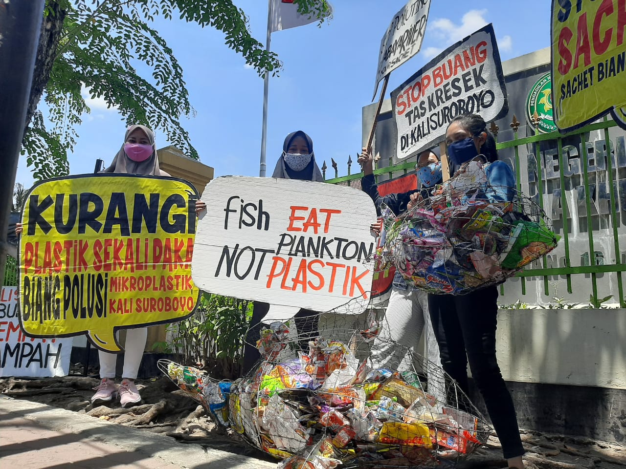 PPKS tuntut produsen sampah untuk ganti rugi pencemaran sungai akibat sampah plastik. (Foto: Istimewa)