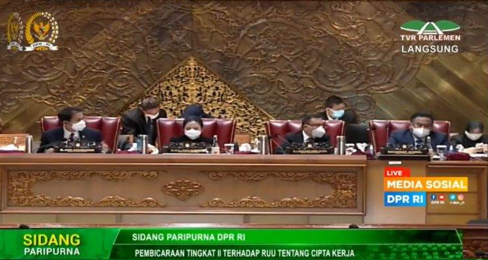 Suasana rapat paripurna Rancangan Undang-Undang atau RUU Omnibus Law Cipta Kerja, Senin 5 Oktober 2020 malam. (Foto: TV Parlemen)