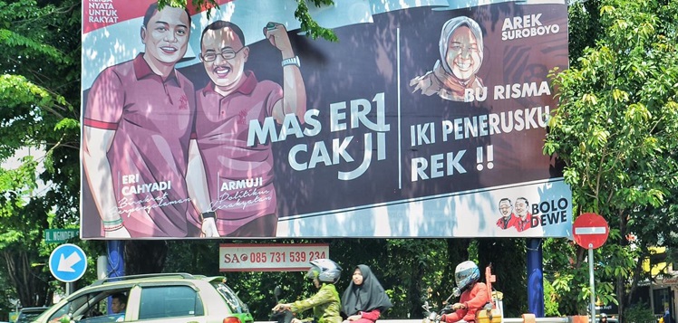 Baliho pasangan calon nomor urut satu, Eri Cahyadi-Armuji bersama dengan Wali Kota Surabaya, Tri Rismaharini. (Foto: Fariz Yarbo/Ngopibareng.id)