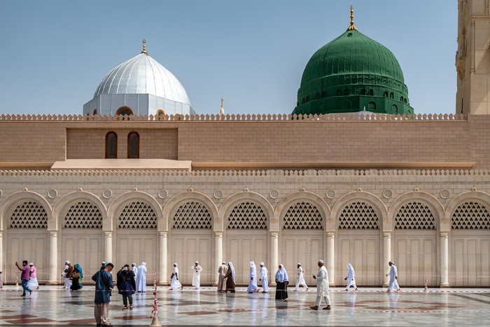 Masjid Nabawi, di kompleks itulah Rasulullah dimakamkan dan menjadi tujuan ziarah umat Islam seluruh dunia. (Foto: Istimewa)