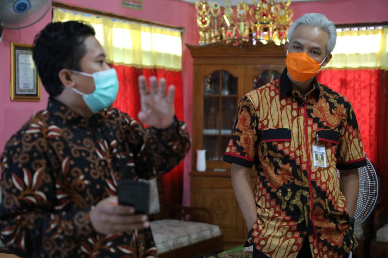 Gubernur Ganjar Pranowo saat burada di Desa Pintar Krandegan, Purworejo. (Foto: Ist/Ngopibareng.id)