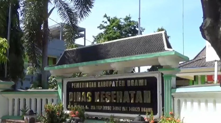 Seluruh staf Kantor Dinas Kesehatan Ngawi dites usap, setelah Kadinkesnya dinyatakan positif Covid-19. (Foto: ngawikab.go.id)