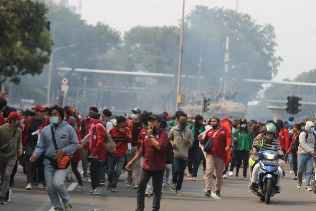 Aksi demo menolak Omnibus Law di Jakarta hari ini, Kamis 8 Oktober 2020. (Foto: Asmanu/Ngopibareng.id)